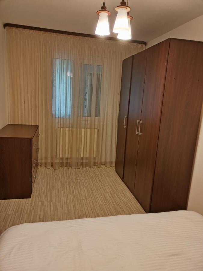 Chic Apartment Piteşti Esterno foto