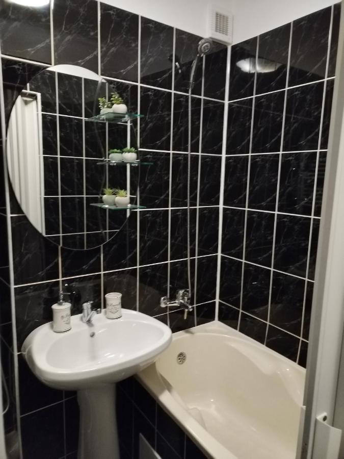 Chic Apartment Piteşti Esterno foto